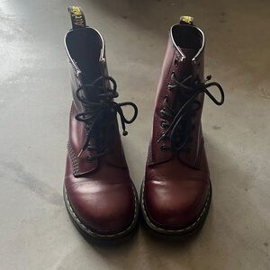 Maroon women's Dr. martin boots size 6 US L (fits like a 7 or 7.5)